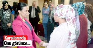 Karşılarında onu görünce...